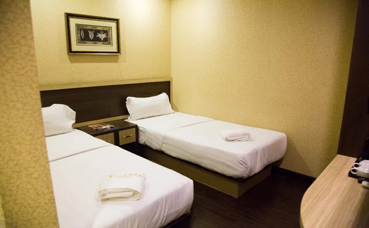 Valenza Hotel & Cafe
