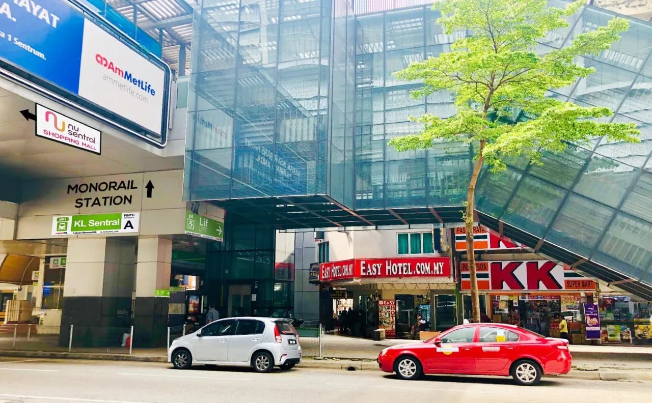Easy Hotel