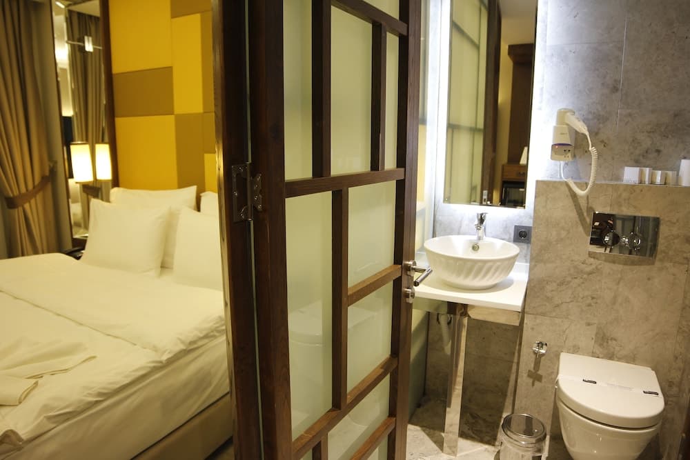 The Biancho Hotel Pera 4