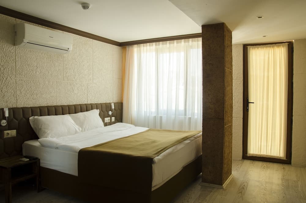 Patron Boutique Hotel 5