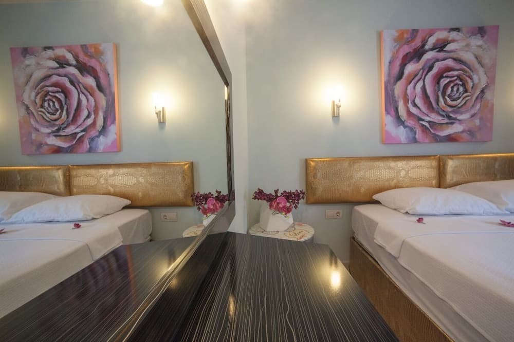 Sunset Villa Hotel 5