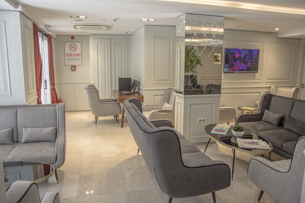 Renata Suites Boutique Hotel 3