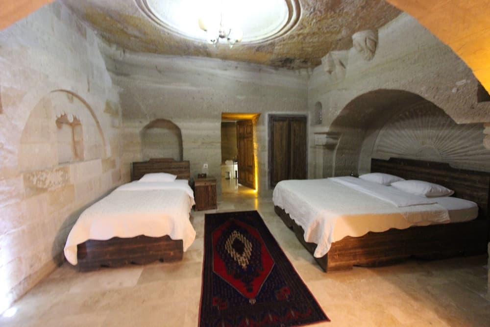 Family Cave Suite Hotel 5