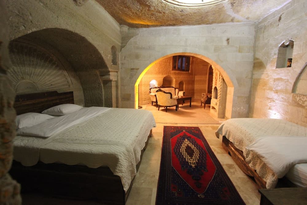 Family Cave Suite Hotel 4