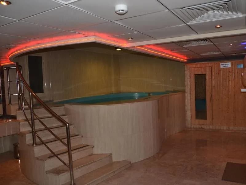 Crown Tower Hotel 4