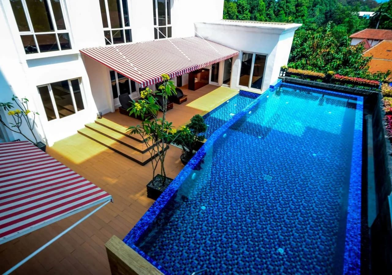 The Sahira Hotel 5