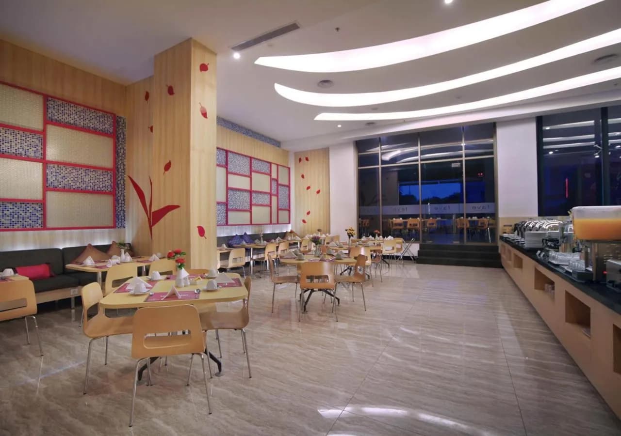 Aston Inn Pantai Losari Makassar 3