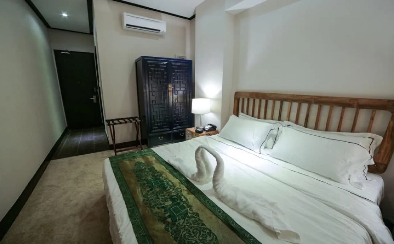 1825 Gallery Hotel 2