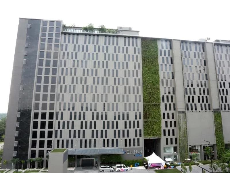 e.City Hotel at OneCity