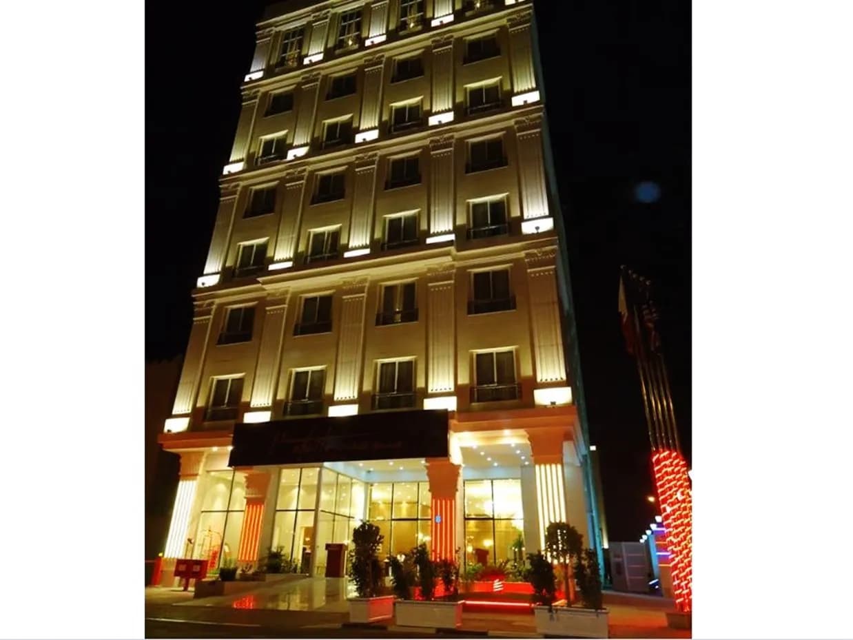 Strato Hotel By Warwick 4