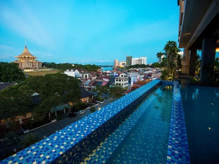 The Waterfront Hotel 4