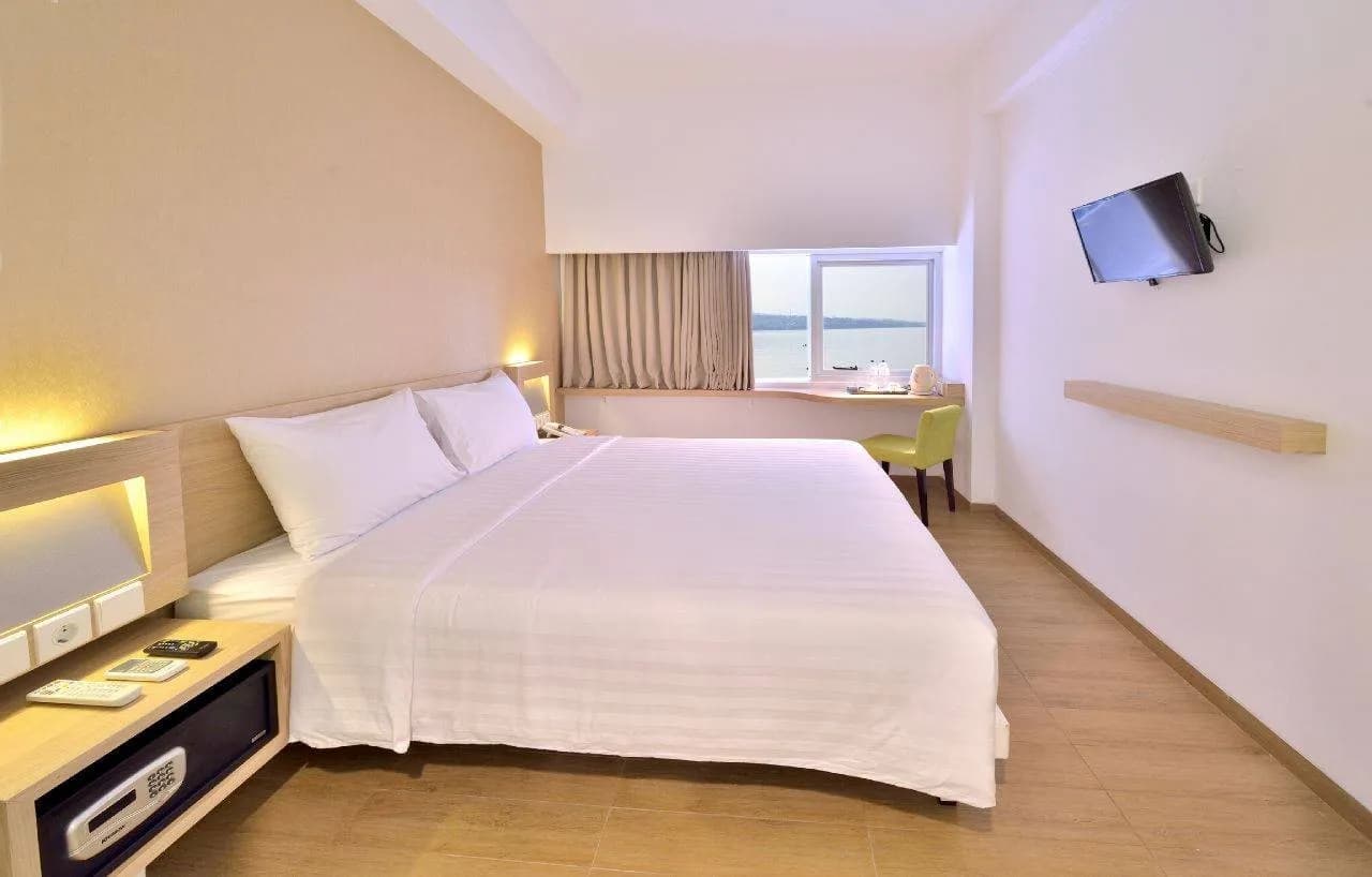 Whiz Prime Hotel Megamas Manado 5