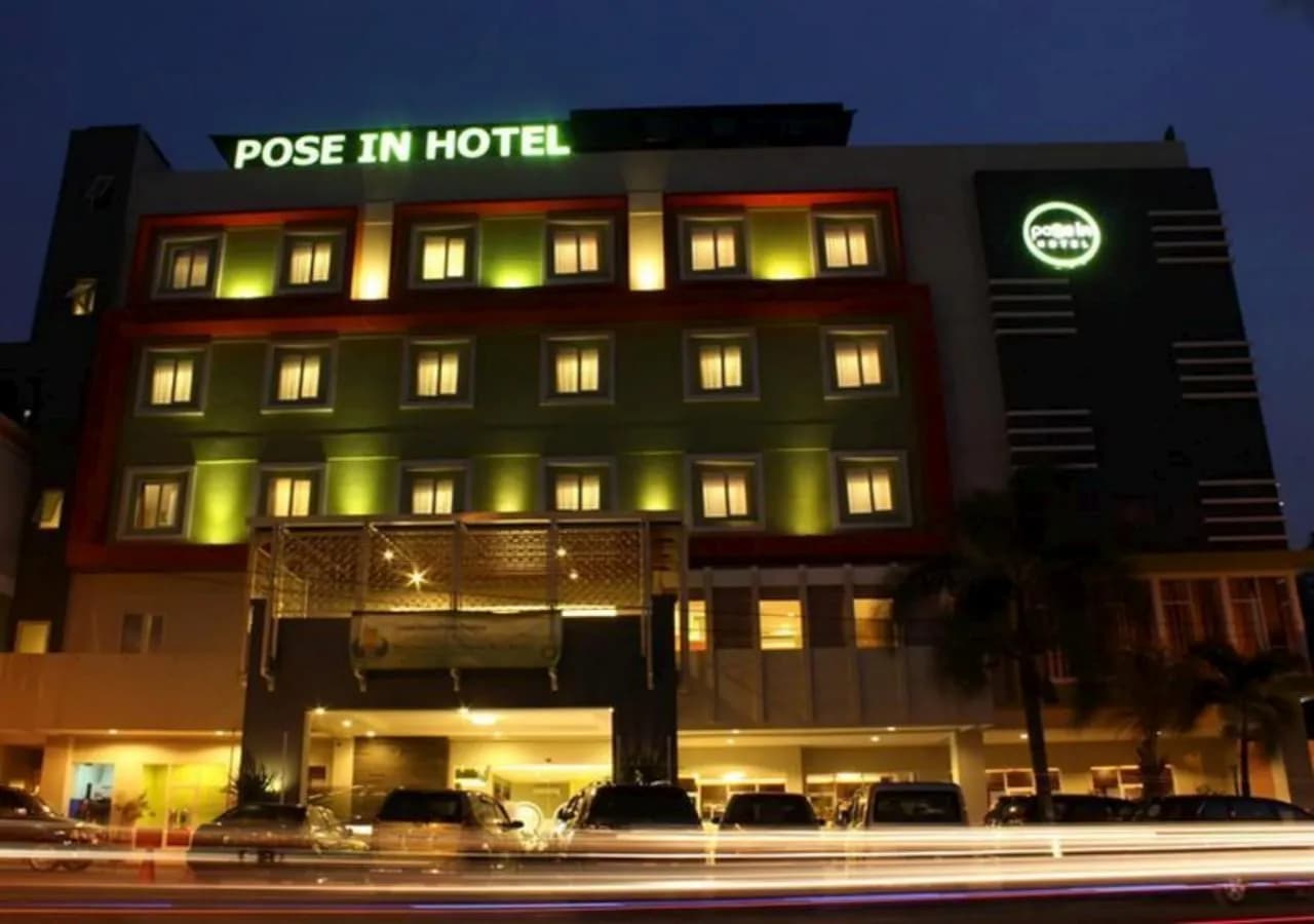 Pose In Hotel Solo 5
