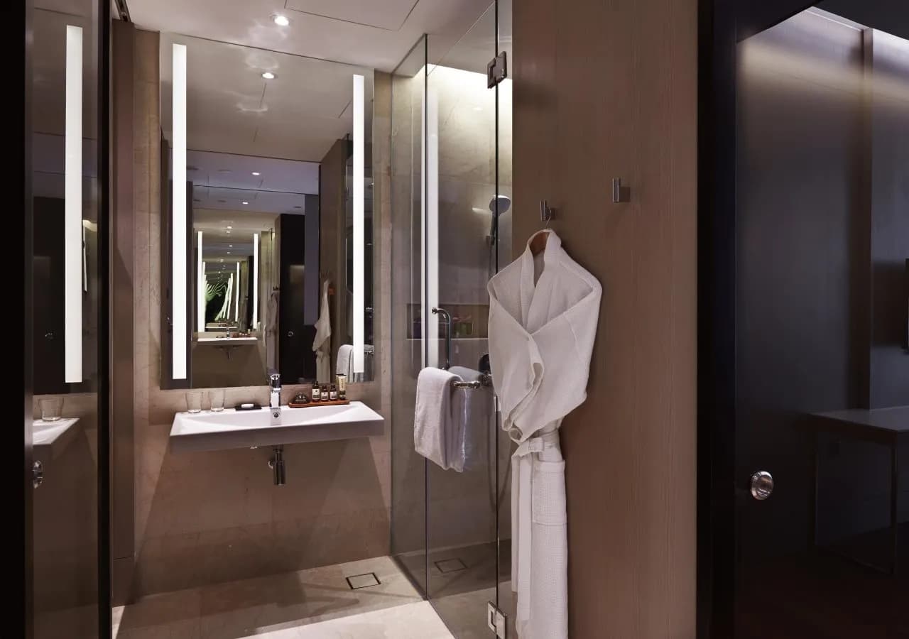 V E Hotel and Residence 5