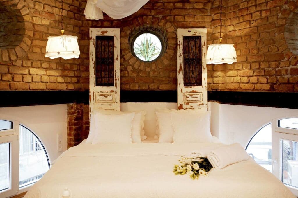 The White Swan Suites 4