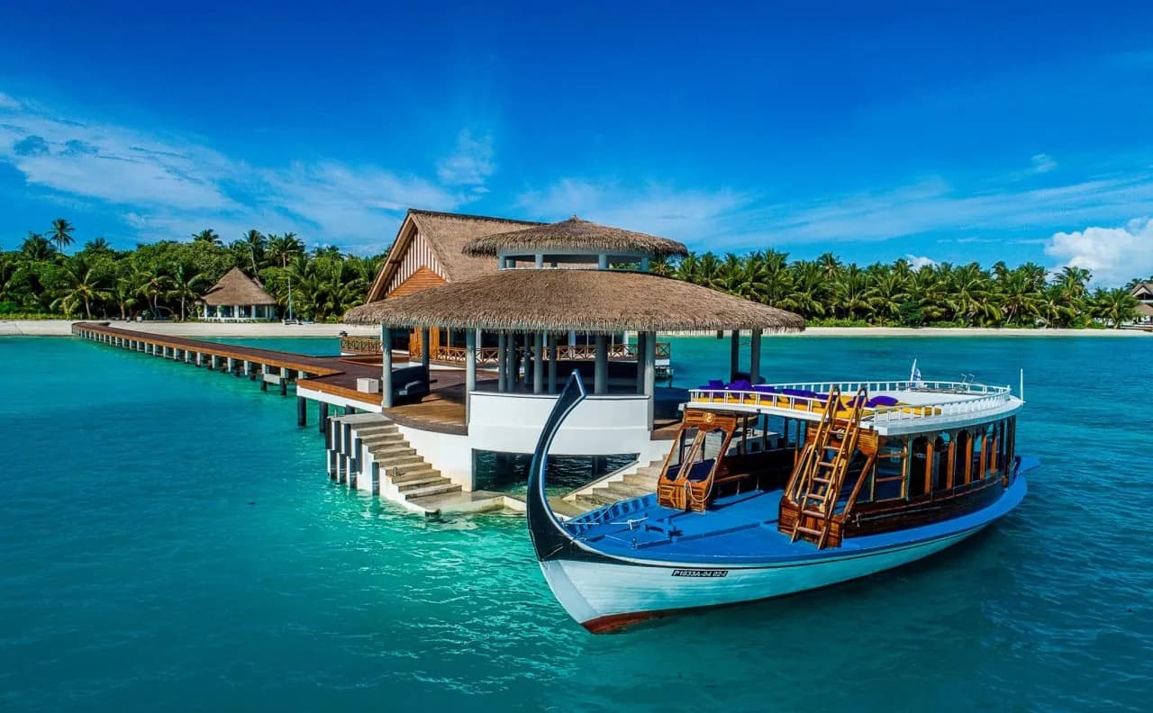 Mercure Maldives Kooddoo Resort 3