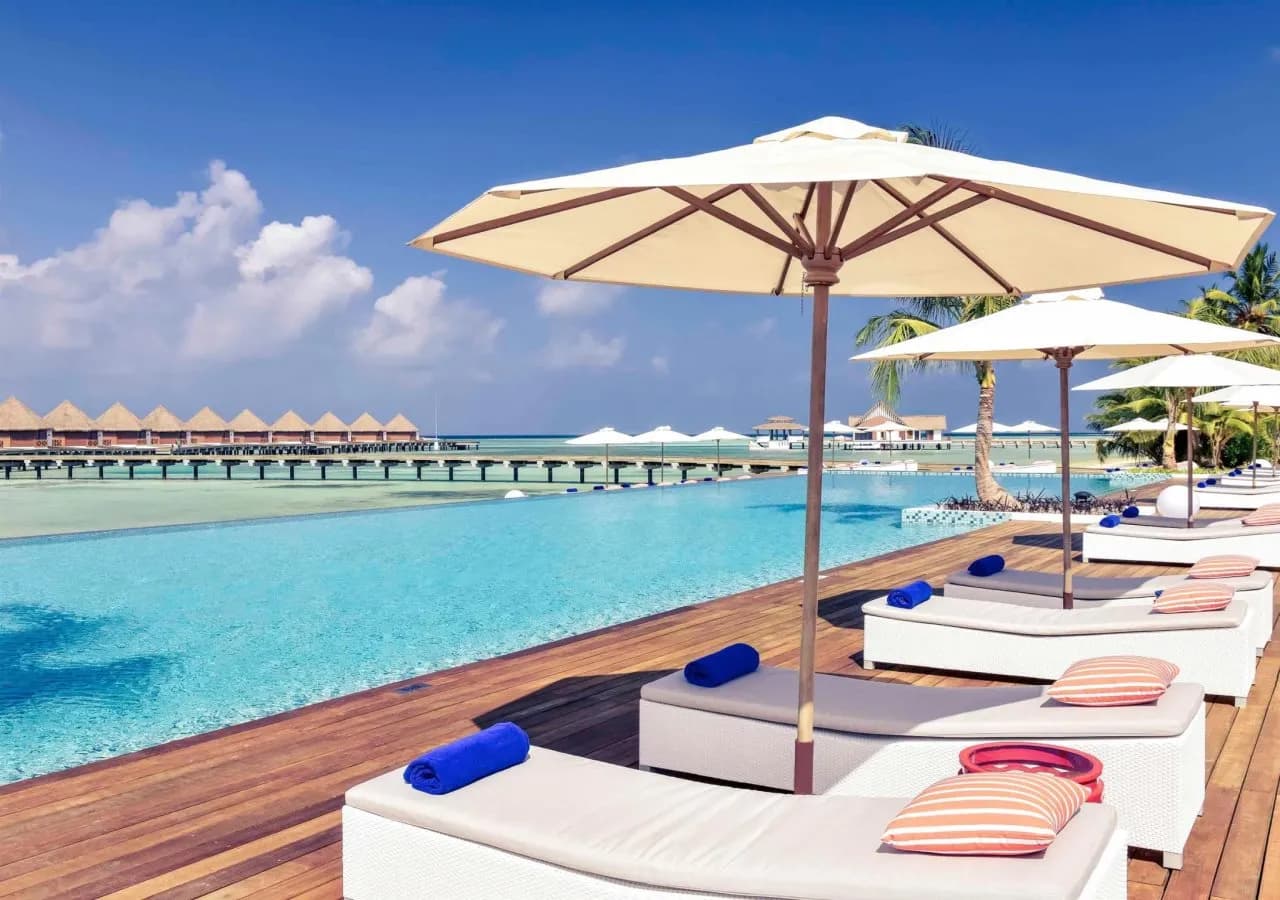 Mercure Maldives Kooddoo Resort 4