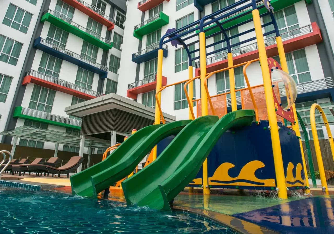 V8 Hotel 4