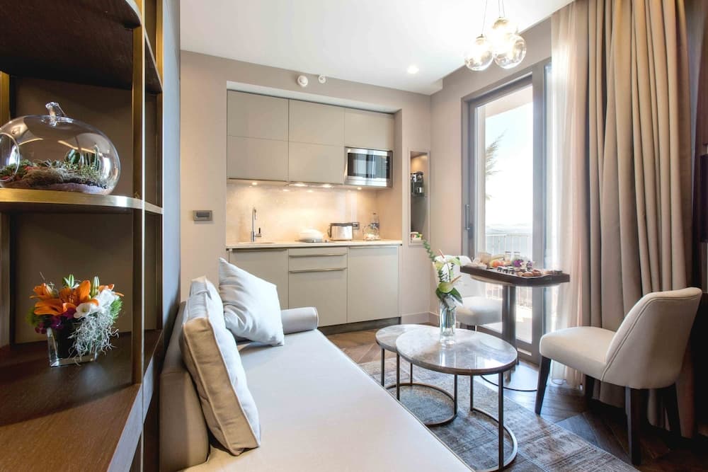 Noble22 Suites 4