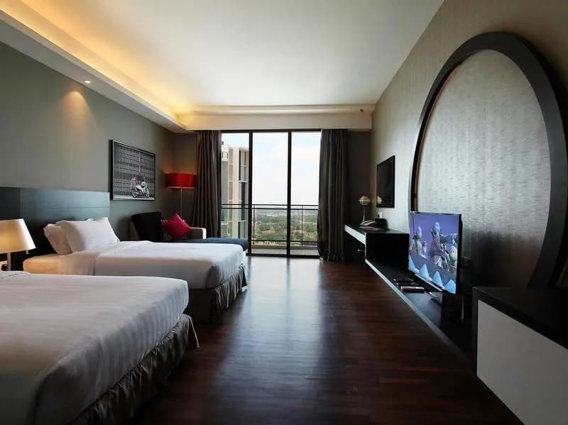 The Shore Hotel & Residences 2