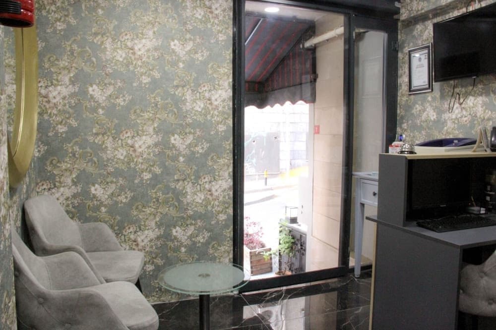Solo Suites Hotel 4