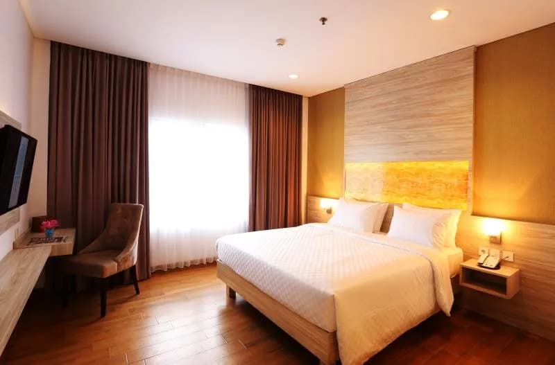 Front One Akshaya Hotel Karawang 4
