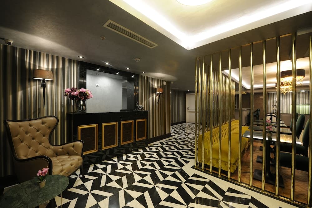 Le Petit Palace Hotel 4