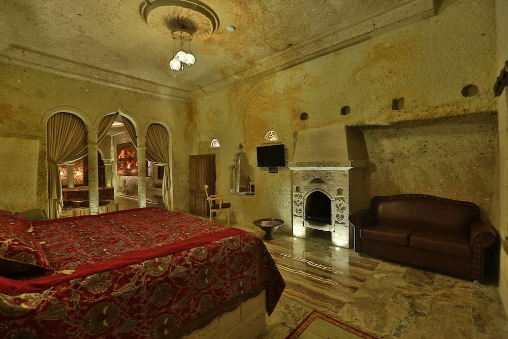 Oread Cave Suites 3