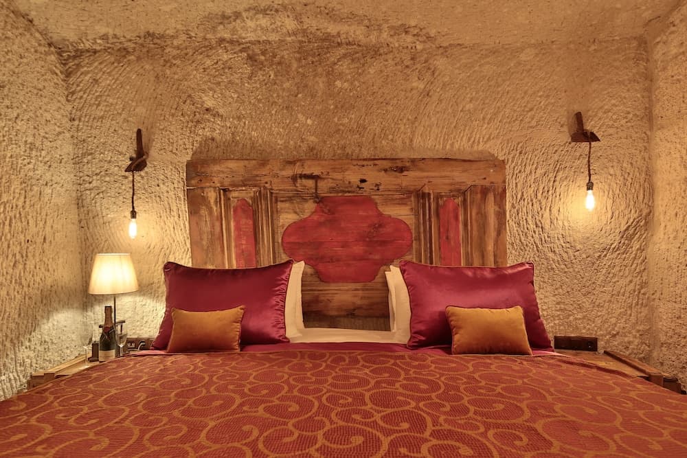 The Owl Cave Hotel 5
