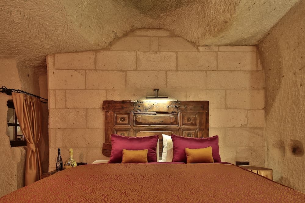 The Owl Cave Hotel 4