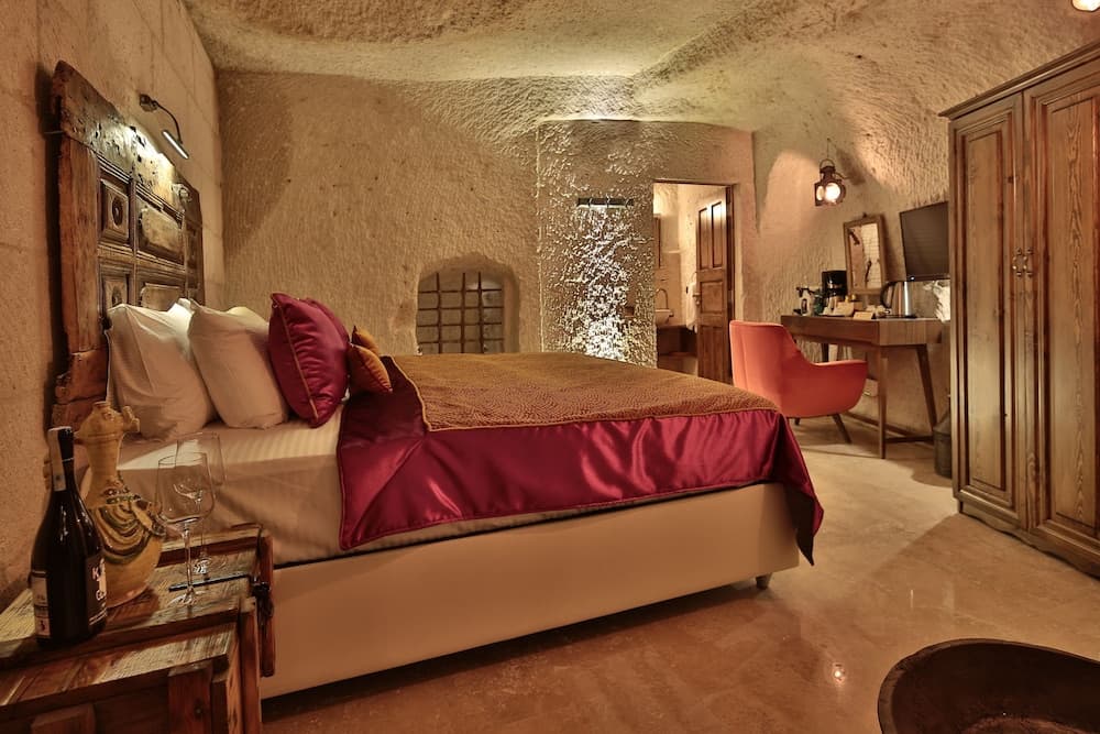 The Owl Cave Hotel 3