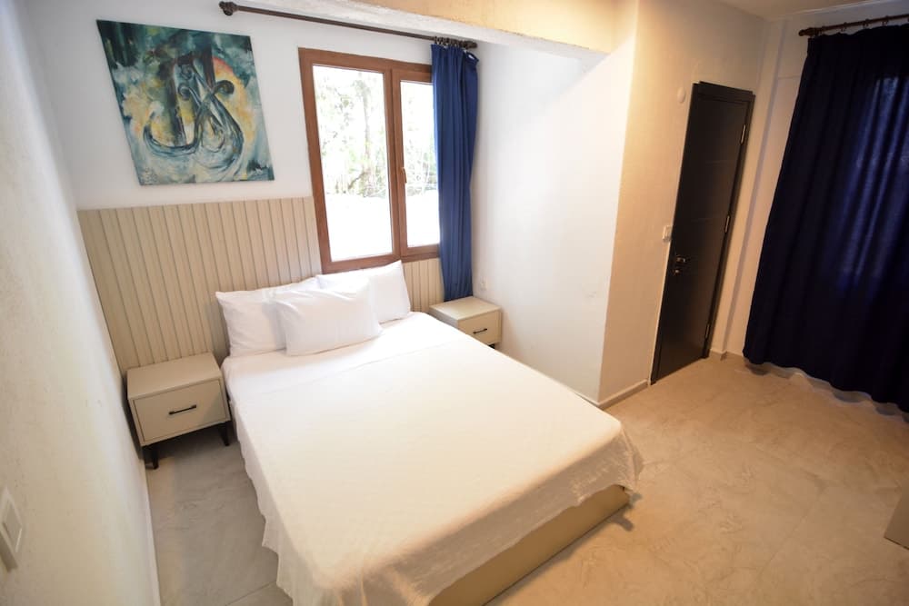 Ados Hotel 5