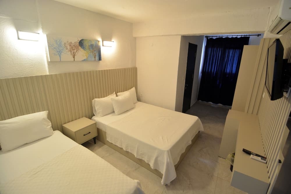 Ados Hotel 4