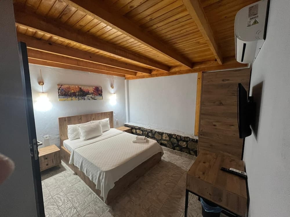 Ados Hotel 2