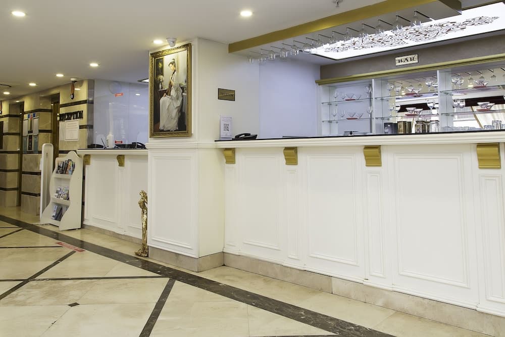 River Hotel 5