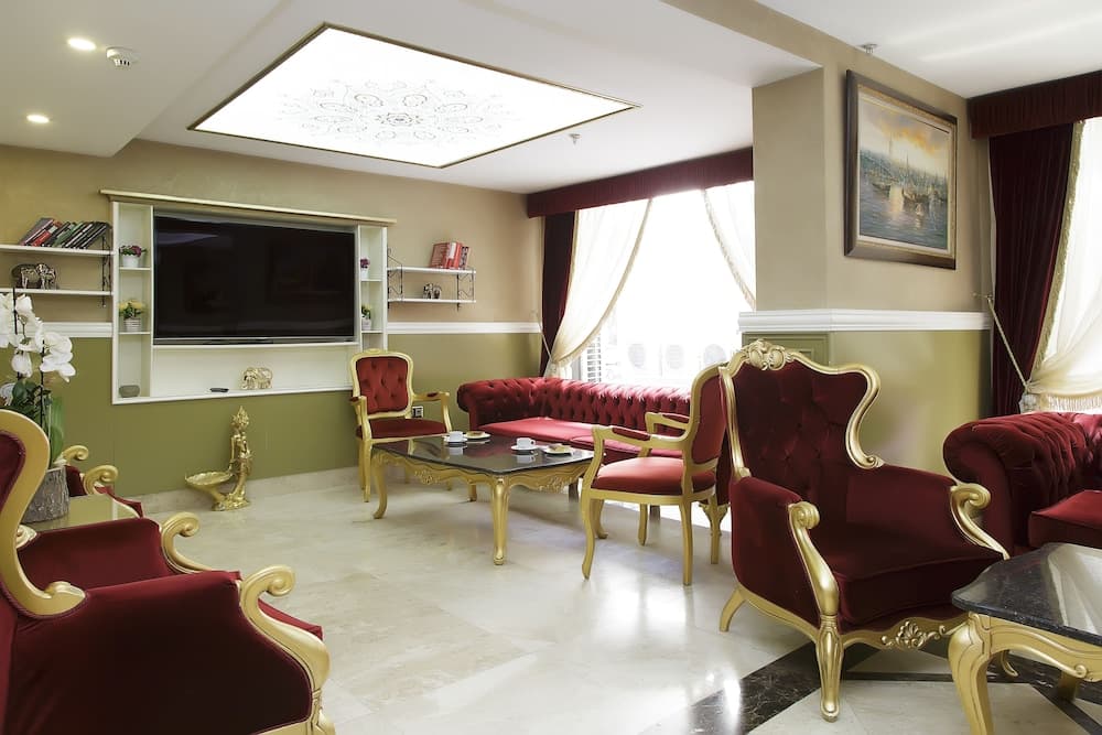 River Hotel 3