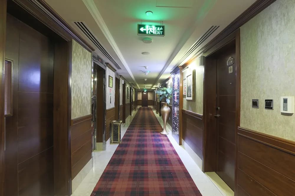 Capital O 325 Queen Palace Hotel 4