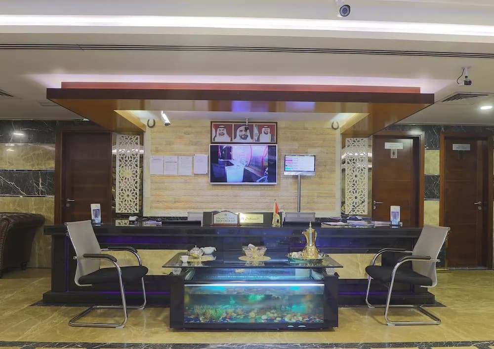 Capital O 325 Queen Palace Hotel 5