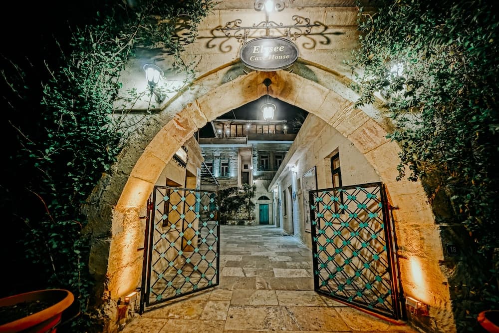 Elysée Cave House