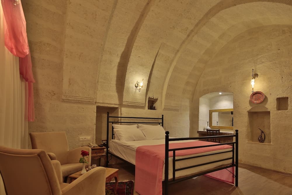 Jacob's Cave Suites 3
