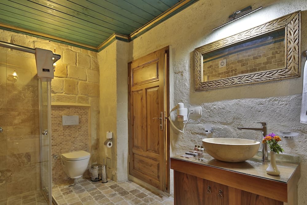 Jacob's Cave Suites 4