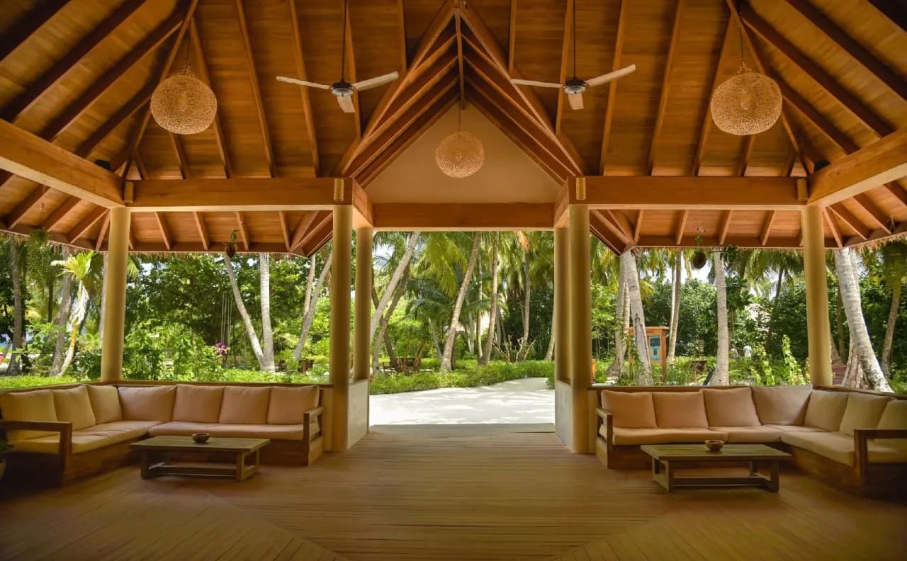 Reethi Faru Resort 3