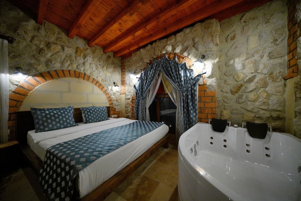 Nar Cave House