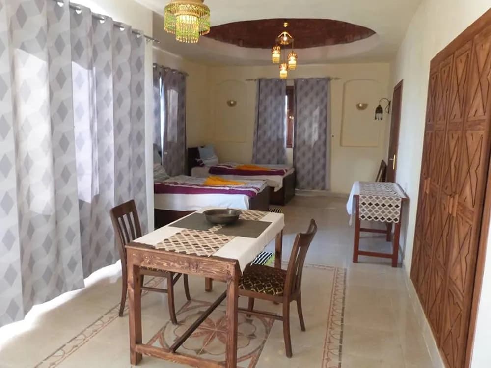 Nile Compound 2
