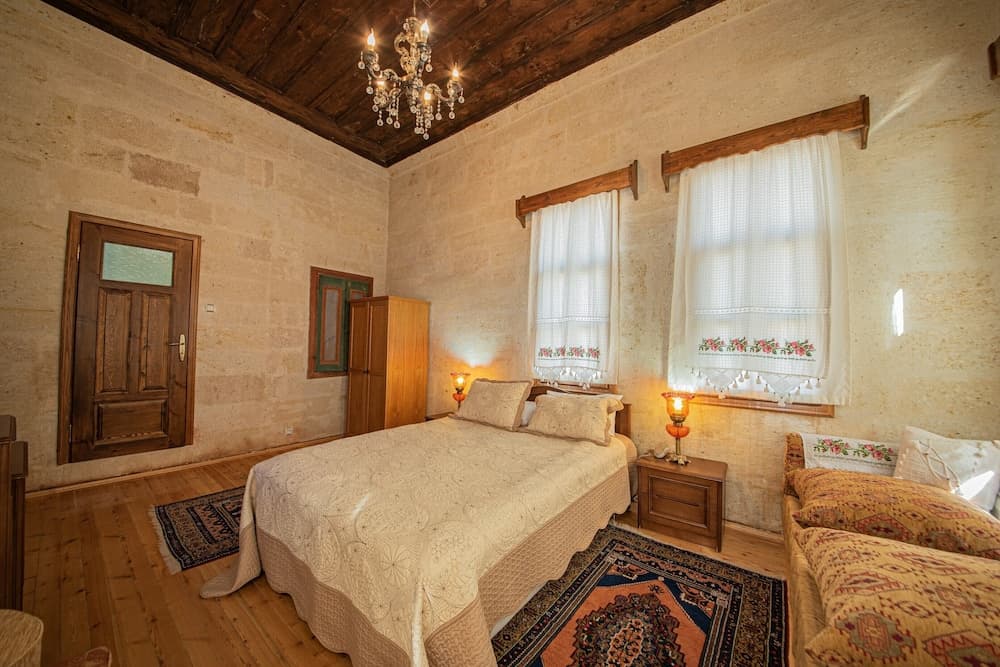Upper Greek House 5