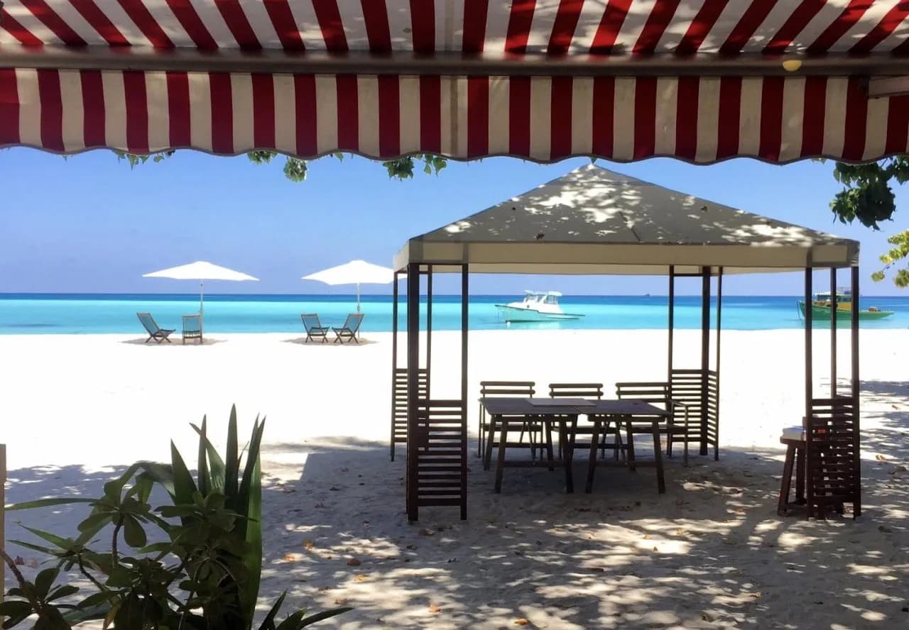 Luau Beach Inn 5