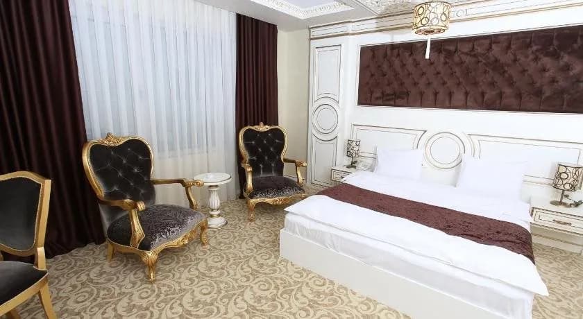 Opera Hotel 5