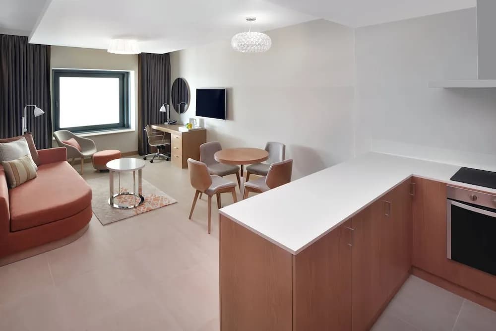 Holiday Inn & Suites Dubai Festival City 4