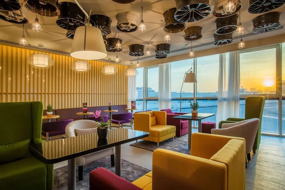 Park Inn by Radisson Dubai Motor City 4