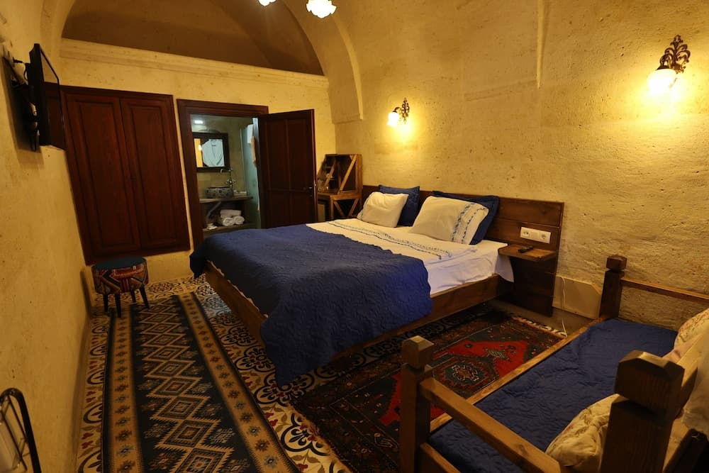 Demisos Caves Hotel 5